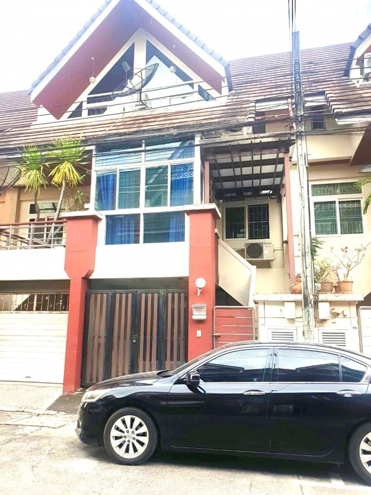 3-story townhome for sale, Lat Phrao 87, near CDC, along the expressway, can enter and exit in 3 ways, Lat Phrao, Nawamin, along the expressway. 3-story townhome for sale, Lat Phrao 87, near CDC, along the expressway, can enter and exit in 3 ways, Lat Phrao, Nawamin, along the expressway.
