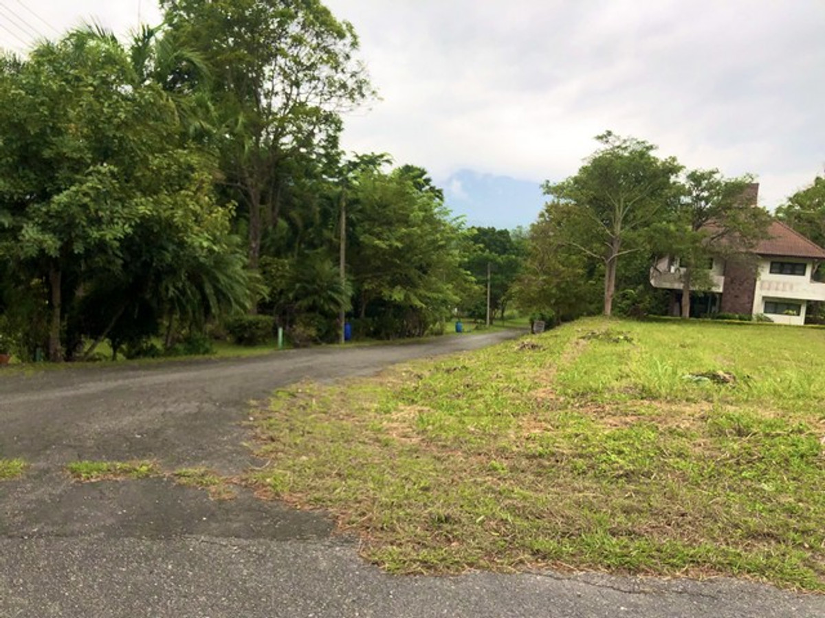 Land for sale 1-0-70 rai in Sir James Country Club Forest Hill golf course, Muak Lek District, Saraburi, corner plot, free golf membership for life (the receives free golf membership rights for life) Land for sale 1-0-70 rai in Sir James Country Club Forest Hill golf course, Muak Lek District, Saraburi, corner plot, free golf membership for life (the receives free golf membership rights for life)