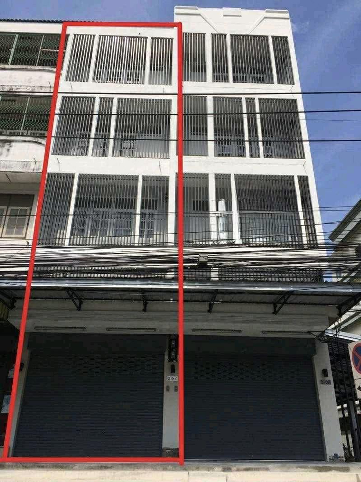 Shophouse for rent, Soi On Nut - near Iamsombat Market.