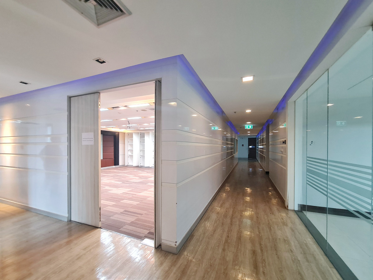 Fully fitted office space in the heart of Sathorn–Silom, 600 sq.m. full-floor space, just 5 mins walk to BTS Chong Nonsi – รูปที่ 2