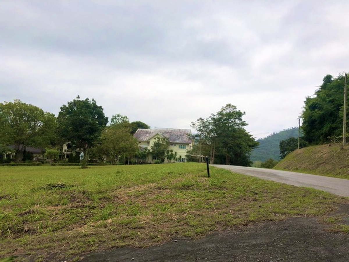Land for sale 1-0-70 rai in Sir James Country Club Forest Hill golf course, Muak Lek District, Saraburi, corner plot, free golf membership for life (the  receives free golf membership rights for life) – รูปที่ 2
