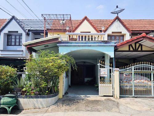 For Sale! 2 Storey Townhouse in Soi Mu Ban Bua Thong! 20 Sq.wa, 2 Bedrooms 2 Bathrooms Located near MRT Khlong Bang Phai / Central Westgate