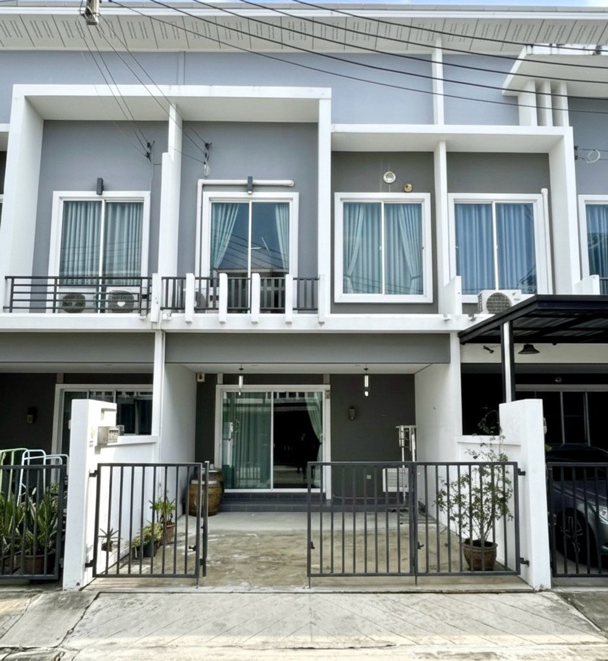 ขายโมดิวิลล่ารังสิต 2 ติดทางด่วนบางพูน ใกล้ฟิวเจอร์พาร์ค อยู่หน้าสวนสาธารณะ