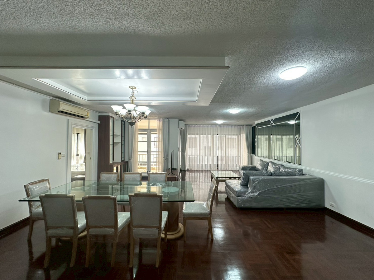 🎈Pet friendly Condo for rent in Langsuan area! 3 bedroom 3 bathroom fully furnished 250 sq.m near BTS Chidlom 🎈Pet friendly Condo for rent in Langsuan area! 3 bedroom 3 bathroom fully furnished 250 sq.m near BTS Chidlom