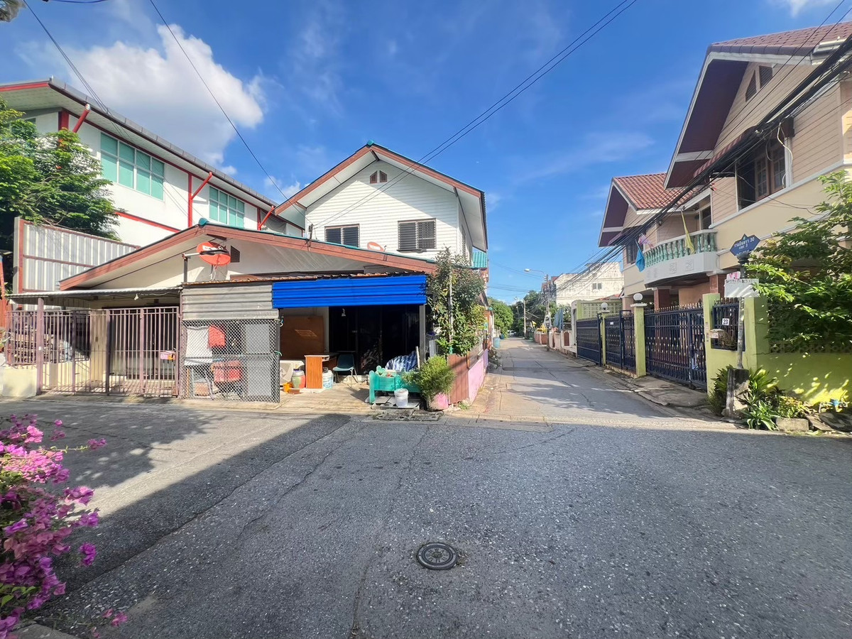 ขาย บ้าน ซอย รามอินทรา 30 ใกล้รถไฟฟ้า มัยลาภ  วัชรพล