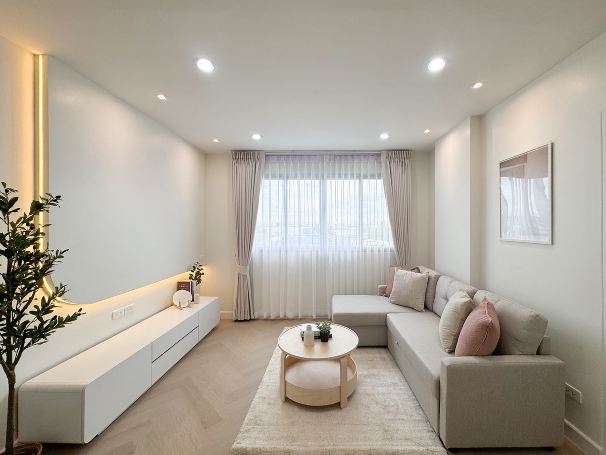 sell !! Dcondo Ramindra (Dcondo Ramindra) beautifully decorated with complete furniture, close to the Pink Line BTS, Watcharaphon Station.