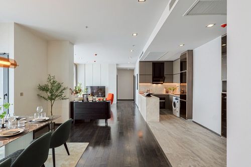 CONNER Ratchathewi — Super Luxury Condo in the heart of Ratchathewi, near BTS, only 200 m., 2 bedrooms, 2 bathrooms | 123 sq m. | 32nd floor | National Stadium view Sold fully furnished, Fully Furnished + electrical appliances.