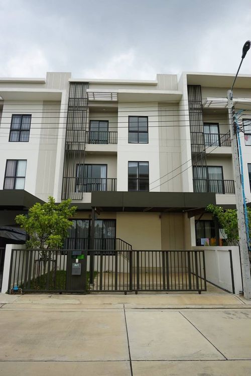 ให้เช่าทาวน์โฮม3ชั้น ม.วิลลา อัลเบโร พระราม9 พร้อมอยู่ 