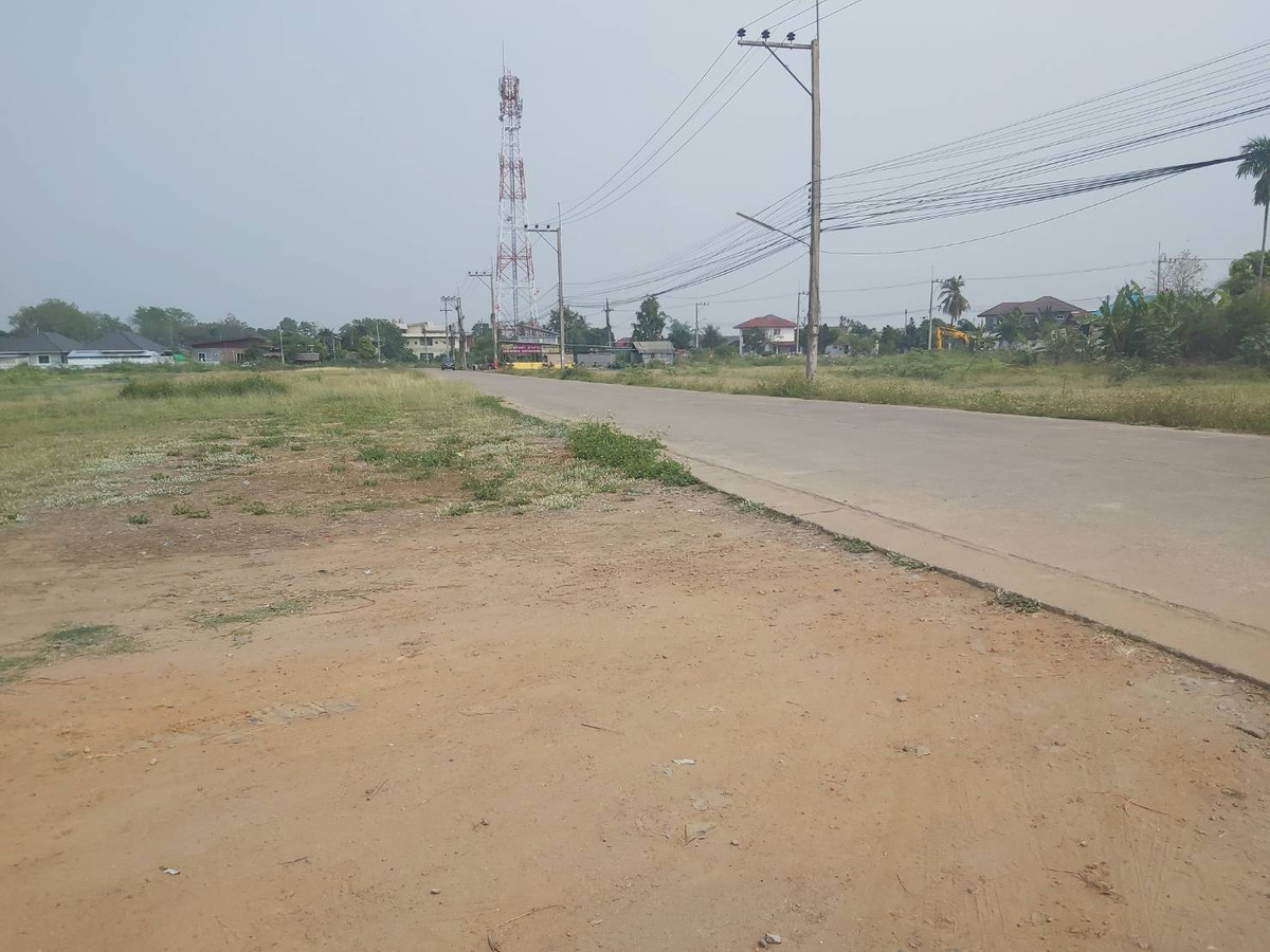 For sale/rent, vacant land, 13 rai, 390 sq wa, next to Chiang Mai-Hot Road, Hang Dong, Chiang Mai. For sale/rent, vacant land, 13 rai, 390 sq wa, next to Chiang Mai-Hot Road, Hang Dong, Chiang Mai.