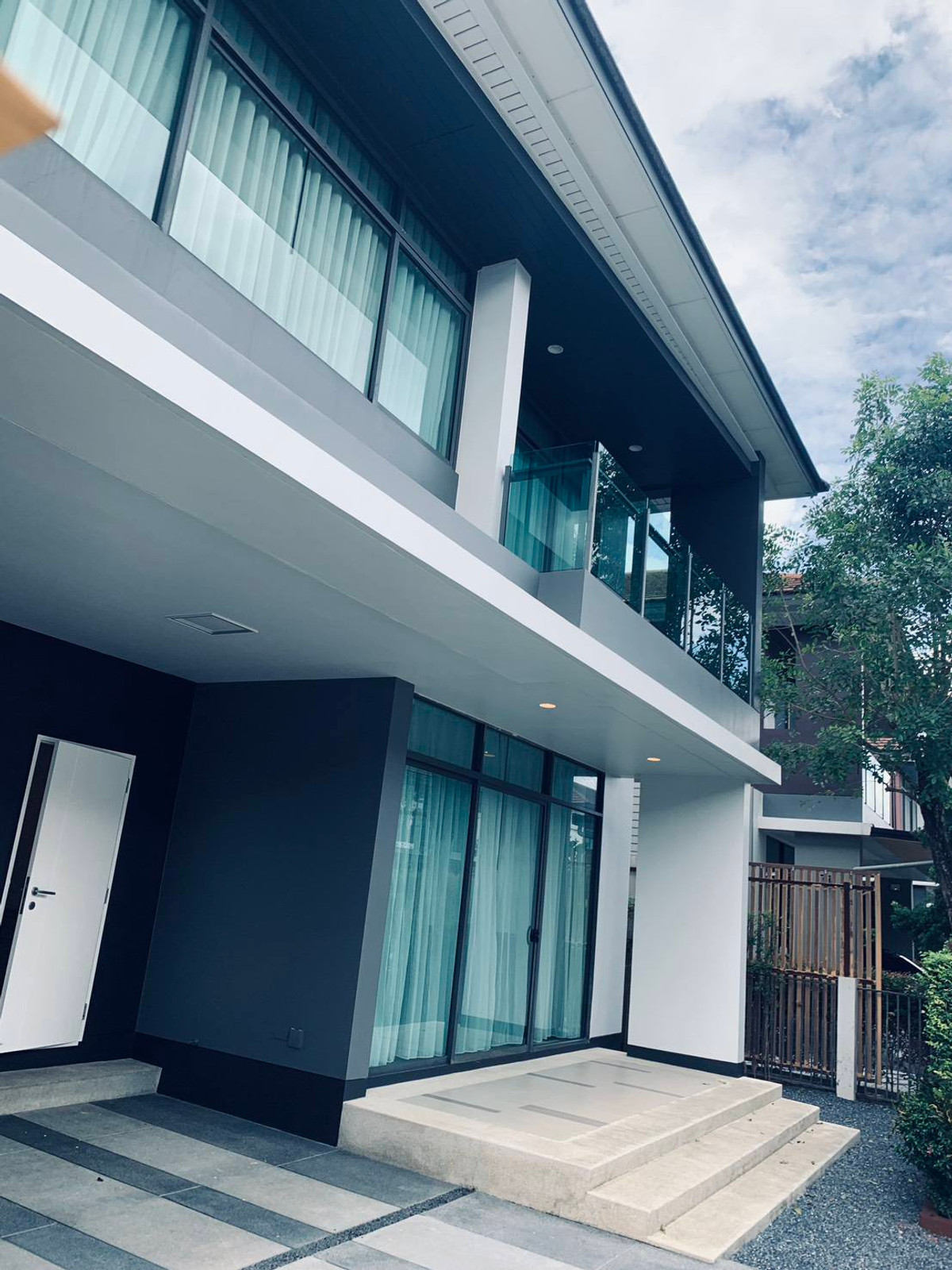 ให้เช่าบ้านเดี่ยว2ชัั้น โครงการเศรษฐสิริ กรุงเทพกรีฑา แอร์เฟอร์นิเจอร์ครบ มี4ห้องนอน  3ห้องน้ำ ราคาเช่าเดือนละ 85,000บาท / เดือน – รูปที่ 2