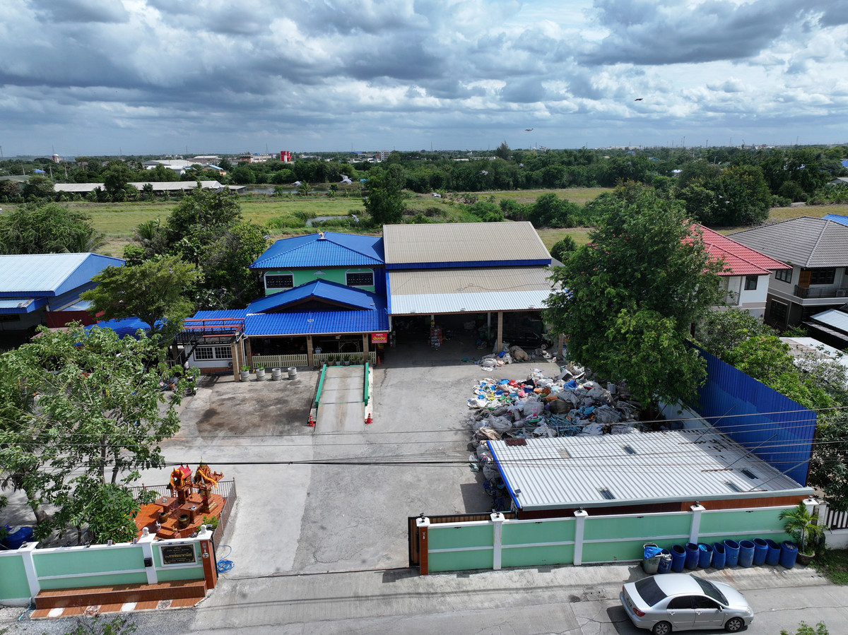 Unbeatable Deal! Invest Now Before It’s Gone!! Warehouse + Factory Area for Sale — Land with concrete pavement and existing structure on 1 Rai (1,600 sq.m.) in Bang Len, Nakhon Pathom. Perfect for investment, business operation, factory, Unbeatable Deal! Invest Now Before It’s Gone!! Warehouse + Factory Area for Sale — Land with concrete pavement and existing structure on 1 Rai (1,600 sq.m.) in Bang Len, Nakhon Pathom. Perfect for investment, business operation, factory,