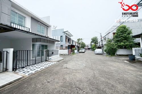 ขายทาวน์โฮม  อารียา คัลเลอร์ พรีเมี่ยม3 หลังมุม สวยมาก  2ชั้น 18ตรว.   