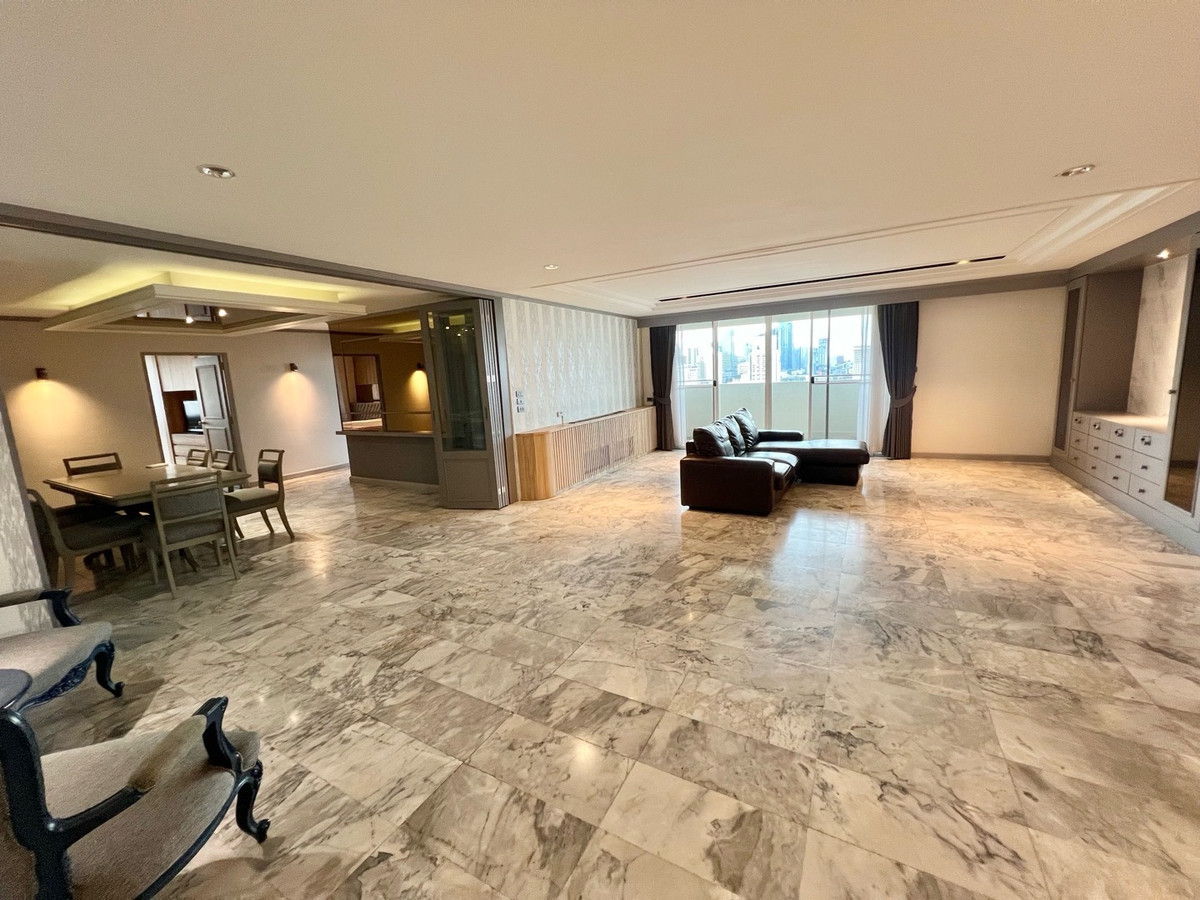 Rare Spacious Unit in Phrom Phong DS Tower 1 Sukhumvit 33 205sqm 22MB Rare Spacious Unit in Phrom Phong DS Tower 1 Sukhumvit 33 205sqm 22MB