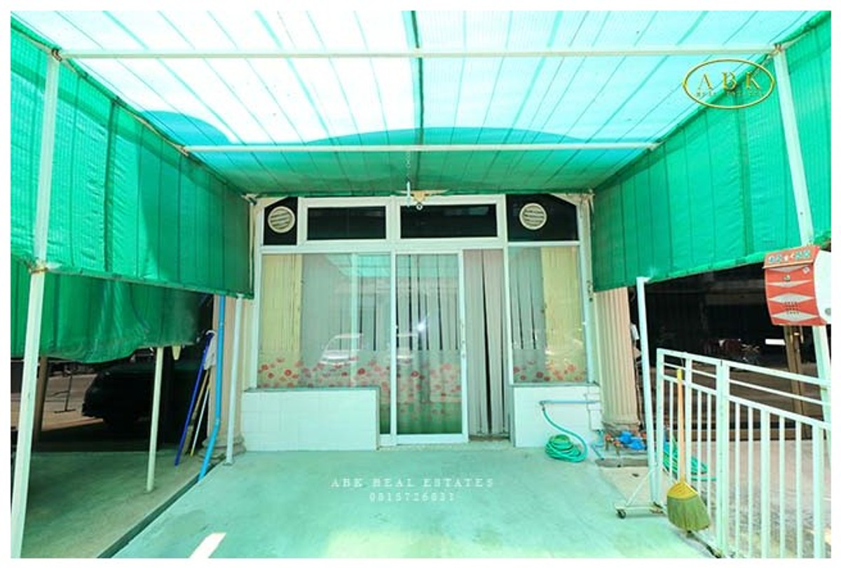 ขายด่วน อาคารพาณิชย์ 4.5 ชั้น ซอย เยาวพา 6.95 ล้านบาท