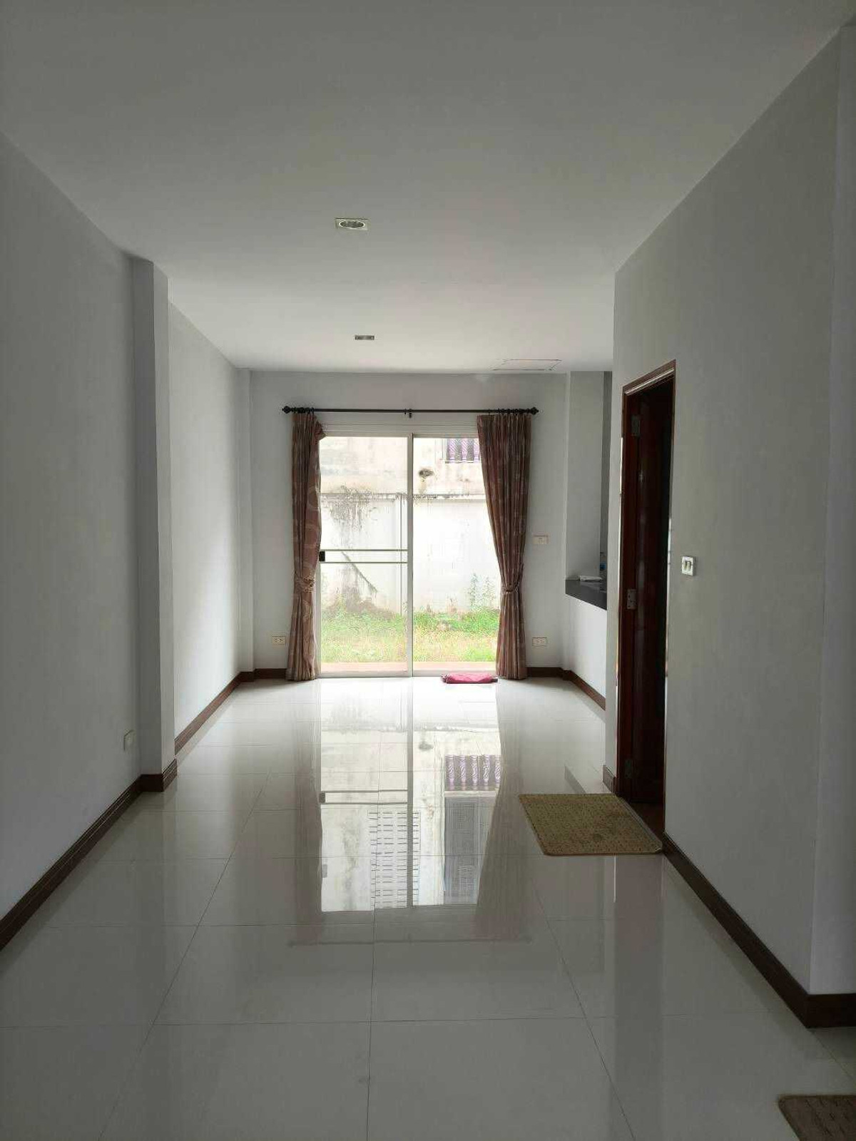 ขายทาวน์โฮม 3 ชั้น 185 ตร.ม. หมู่บ้าน รอยัลปาล์ม ใจกลางเมืองพิษณุโลก – รูปที่ 4