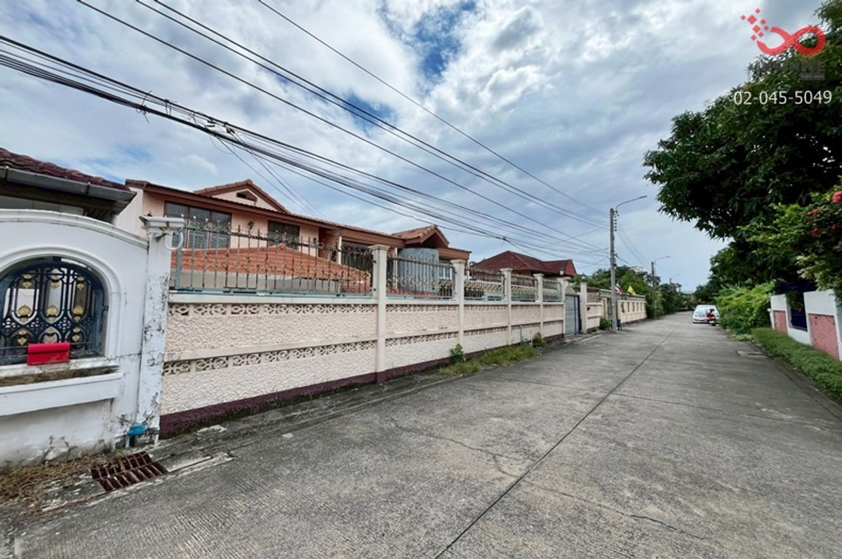 2-story detached house for sale, 81 sq m, Lat Phrao 113, near the Yellow Line.