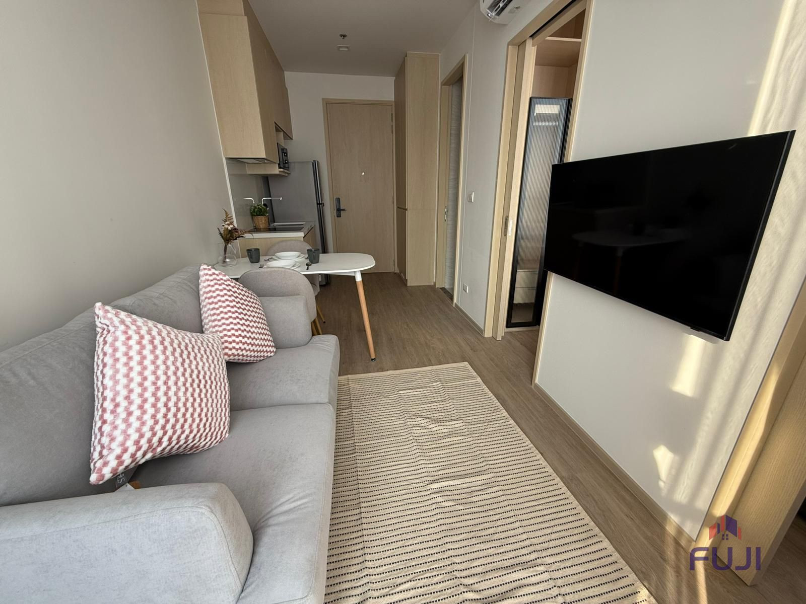 Modern 1-Bedroom Condo for Rent at Noble State 39 (Brand New) Modern 1-Bedroom Condo for Rent at Noble State 39 (Brand New)