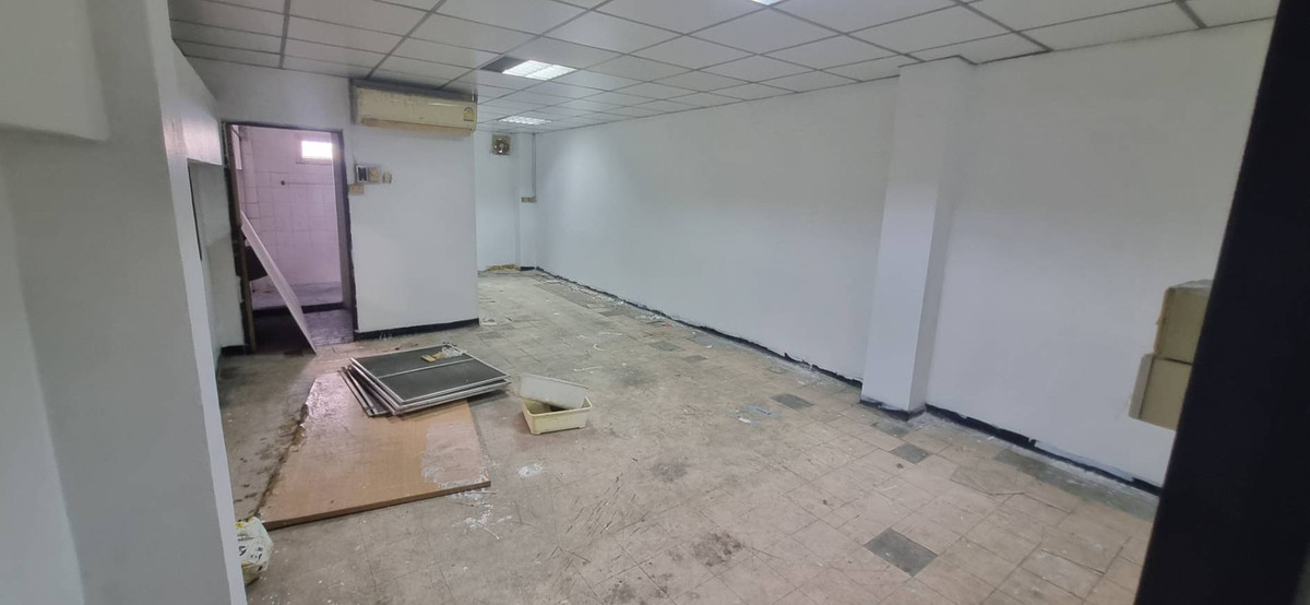Warehouse, factory, office for rent 1,350 sq m. (usable area) King Kaew (has 1 crane, normal use, can support 3 tons of weight) Warehouse, factory, office for rent 1,350 sq m. (usable area) King Kaew (has 1 crane, normal use, can support 3 tons of weight)