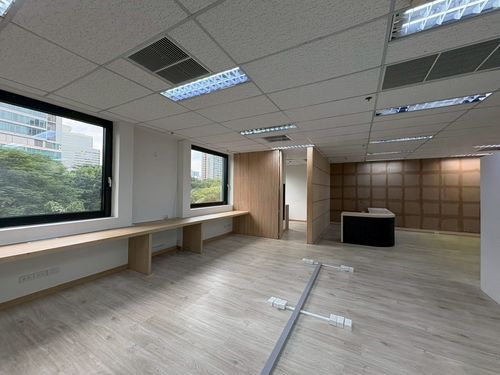 ให้เช่าออฟฟิศ 134 ตร.ม. ชั้น 24 208 Wireless Road ตกแต่งบางส่วน