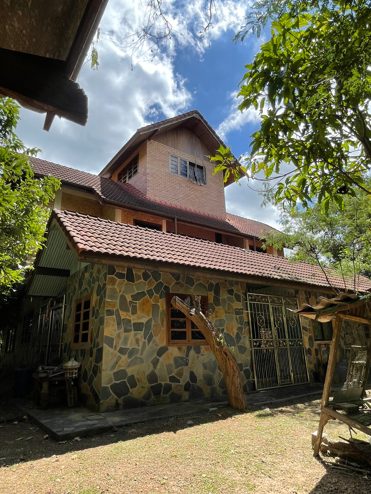 Garden house for sale with 16 rai of land, Mueang District, Prachinburi Province. Garden house for sale with 16 rai of land, Mueang District, Prachinburi Province.