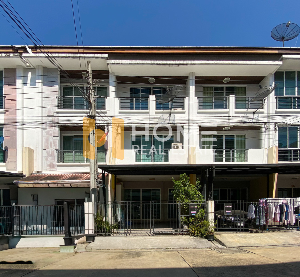 Townhome Baan Klang Muang Essence Sathorn - Taksin 2 / 4 Bedrooms (FOR SALE), Baan Klang Muang Sathorn - Taksin 2 / Townhome 4 Bedrooms (FOR SALE) BALL056 Townhome Baan Klang Muang Essence Sathorn - Taksin 2 / 4 Bedrooms (FOR SALE), Baan Klang Muang Sathorn - Taksin 2 / Townhome 4 Bedrooms (FOR SALE) BALL056