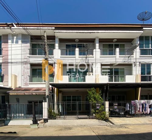 ทาวน์โฮม บ้านกลางเมือง เอสเซ้นส์ สาทร - ตากสิน 2 / 4 ห้องนอน (ขาย), Baan Klang Muang Sathorn - Taksin 2 / Townhome 4 Bedrooms (FOR SALE) BALL056