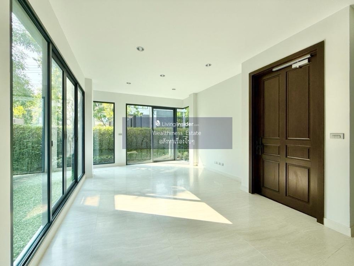 🏡✨Baan Klang Muang Classe-Ratchayothin, 3-story twin house, size 238 sq m., 4 bedrooms, 4 bathrooms, 2 parking spaces, starting at 25.9 MB. To make an appointment to view, contact 📲 095-9299924