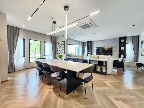Luxury 4-Bedroom House for Rent at Centro Bangna Phase 2 near Mega BangnaLuxury 4-Bedroom House for Rent at Centro Bangna Phase 2 near Mega Bangna