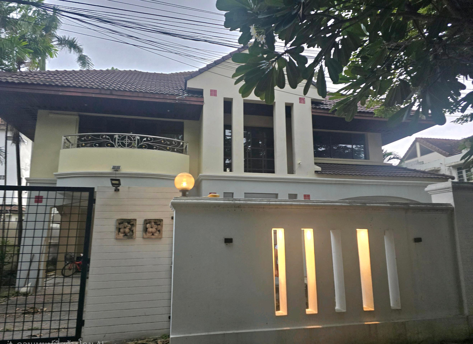 For rent, 2-story detached house, 150 sq m., on Phatthanakan Road 69. Near Seacon Square Paradise Park