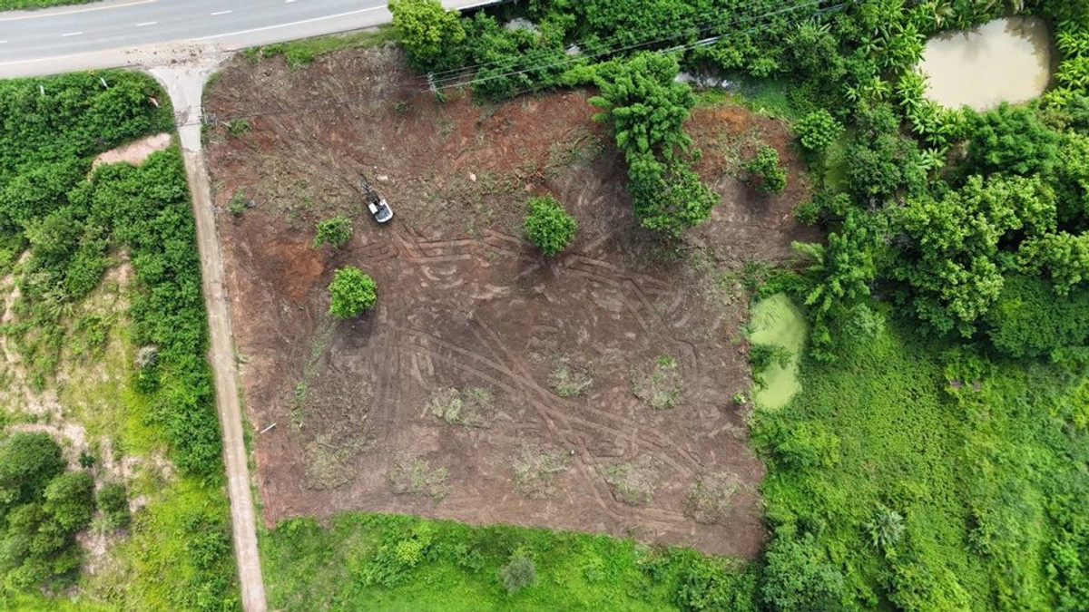 Land for sale in Phayao, selling below the banks appraised value of 5 million, the bank appraised it at 10.7 million, located just 350 meters from Kasetsuk intersection, next to the road on 2 sides, Mae Ka Subdistrict, Mueang Phayao District, Phayao Provi – รูปที่ 4