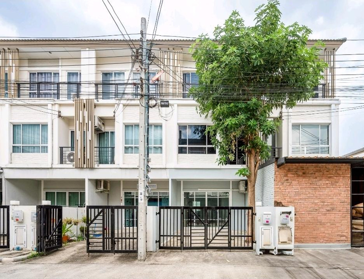 《3-story house》Ready to move in, free furniture, near Lotus, 3 bedrooms, 3 bathrooms. 《3-story house》Ready to move in, free furniture, near Lotus, 3 bedrooms, 3 bathrooms.