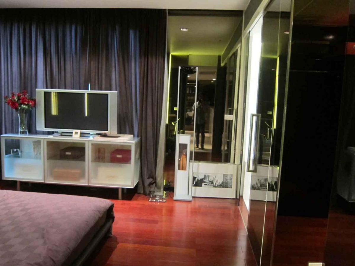 Manhattan Chidlom / Pet-friendly condo in the Chidlom area. / 2 Bed 89 sq.m.Tel 0937890899 Manhattan Chidlom / Pet-friendly condo in the Chidlom area. / 2 Bed 89 sq.m.Tel 0937890899
