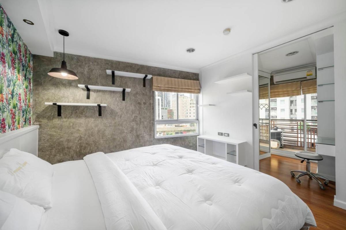 Lumpini Suite Sukhumvit 41 / best price near bts phrom phong / 1 Bed 69 sq.m.Tel 0937890899 Lumpini Suite Sukhumvit 41 / best price near bts phrom phong / 1 Bed 69 sq.m.Tel 0937890899