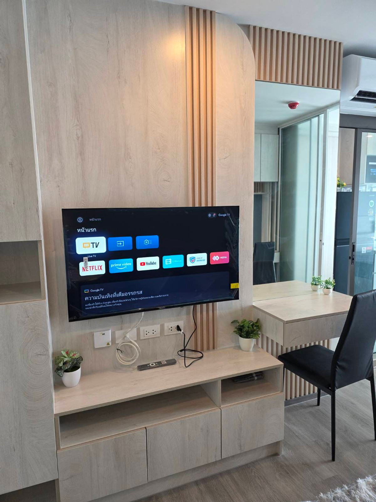 Condo for rent, Regent Home Wutthakat, Building B, 35th floor, built-in, luxurious throughout the room, open view, very beautiful, rental price 12,000 baht.