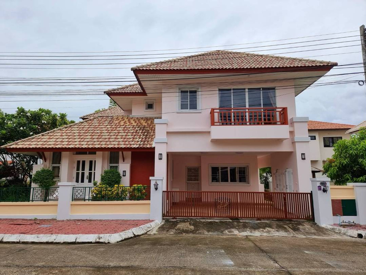 Urgent sale!! 2-story house, 101.9 sq m., Kulphan Ville Village 10, Saraphi District, Chiang Mai Province, good location, near Chiang Mai city, Montford School, Unity Concord International School