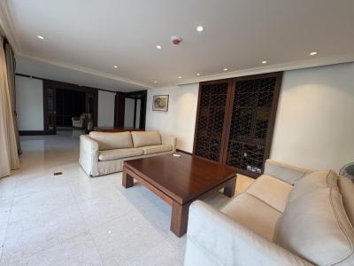 Somkid Gardens / Spacious unit with an open view near BTS Chidlom. / 3 Bed 334 sq.m. Tel 0937890899