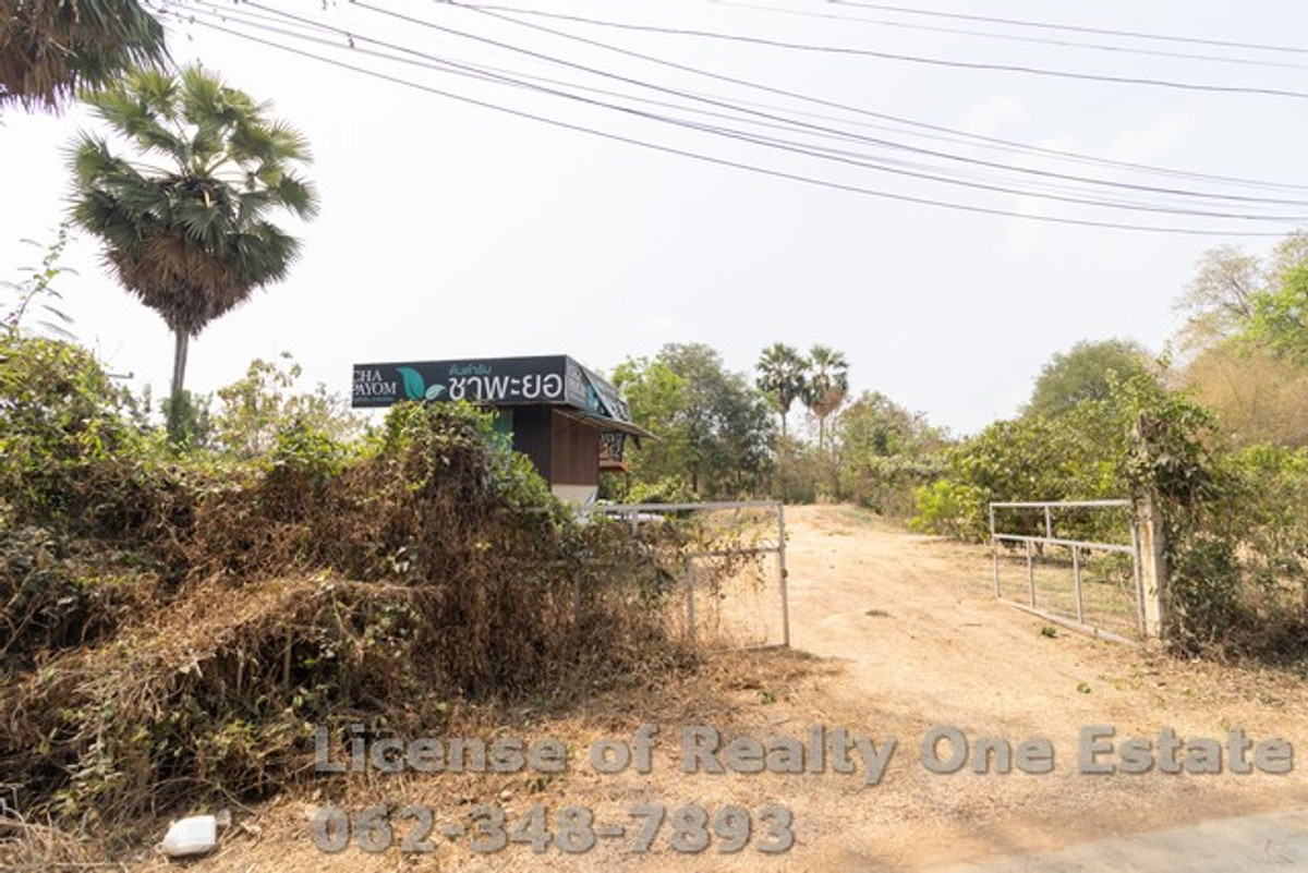 Land for sale, next to a public road, already filled in, Huai Krot Subdistrict, Sankhaburi District, Chainat Province, corner plot. Land for sale, next to a public road, already filled in, Huai Krot Subdistrict, Sankhaburi District, Chainat Province, corner plot.