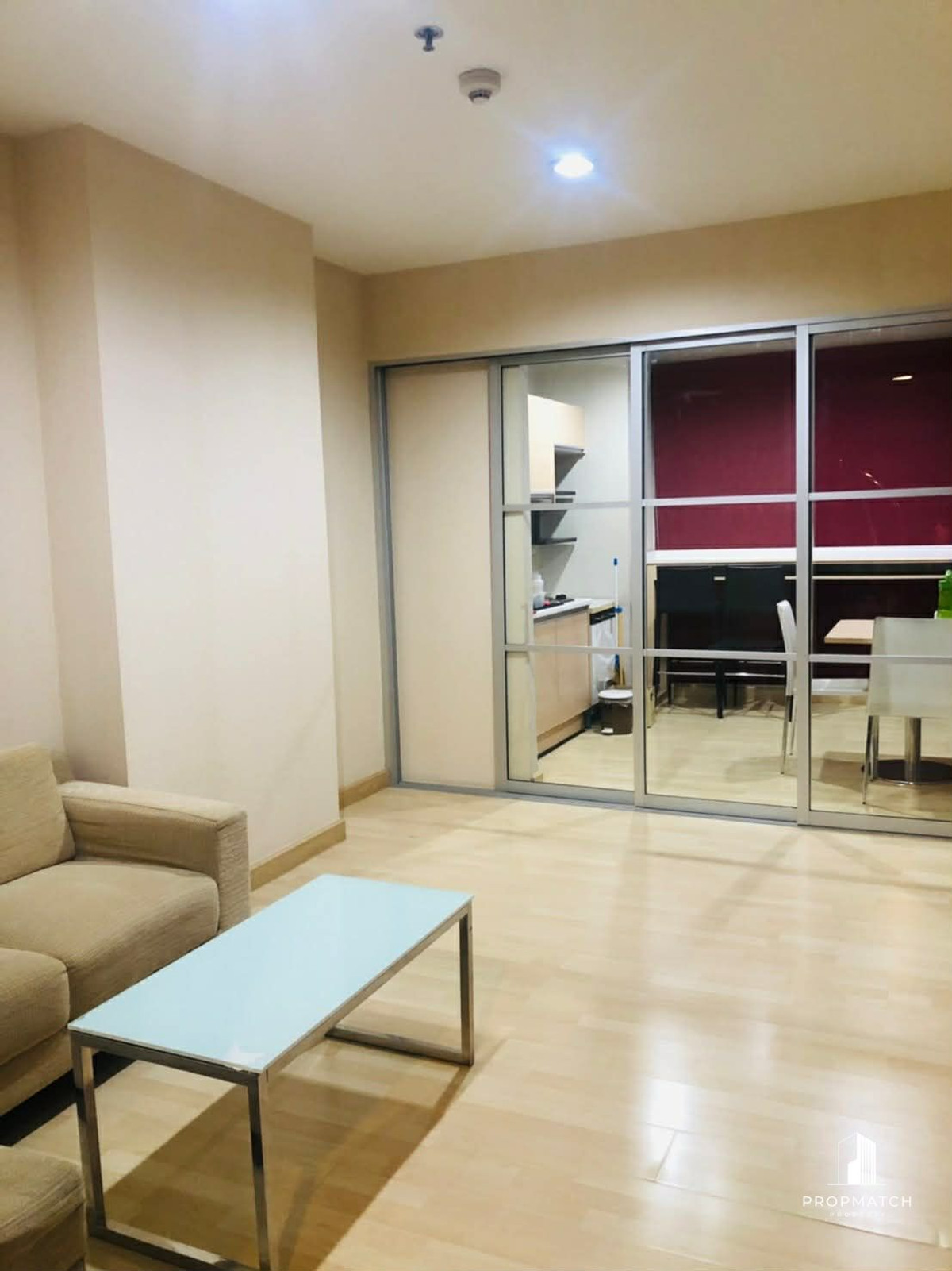 The price is amazing. Rhythm Ratchada sells for only 3.99m, big room 46 sqm, not a small room, 0 meters from Mrt Ratchada. If interested, make an appointment to view. 064-6696546 Minnie.