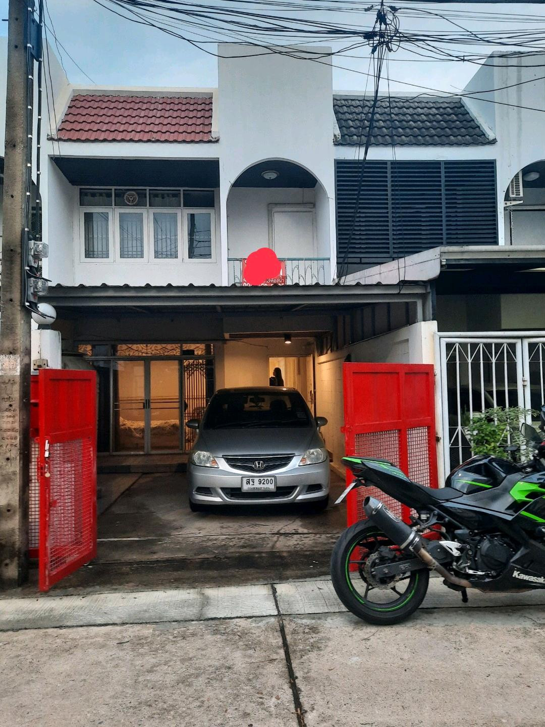 2-story townhouse for rent, near the Met BTS, Ratchada Intersection, Lat Phrao 21. 2-story townhouse for rent, near the Met BTS, Ratchada Intersection, Lat Phrao 21.