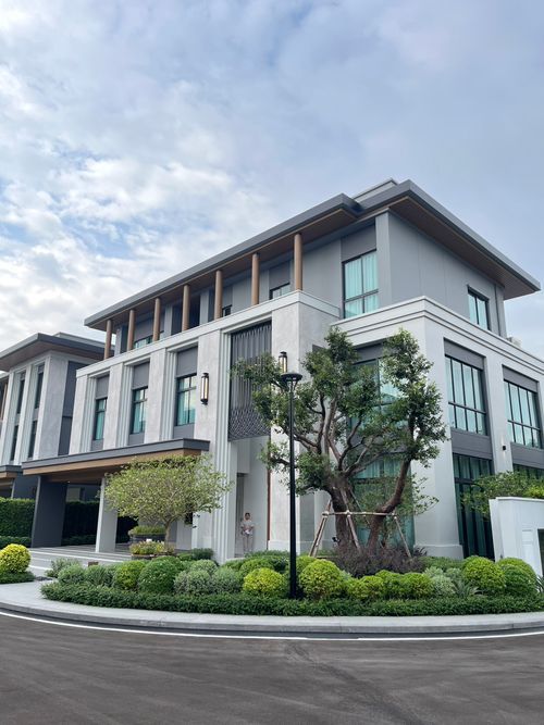 CINQUIÈME กรุงเทพกรีฑา - Majesté: คฤหาสน์ 805 ตร.ม. พร้อมสระส่วนตัว+ลิฟต์  | ราคาเริ่มต้น 91.5 ล้าน*