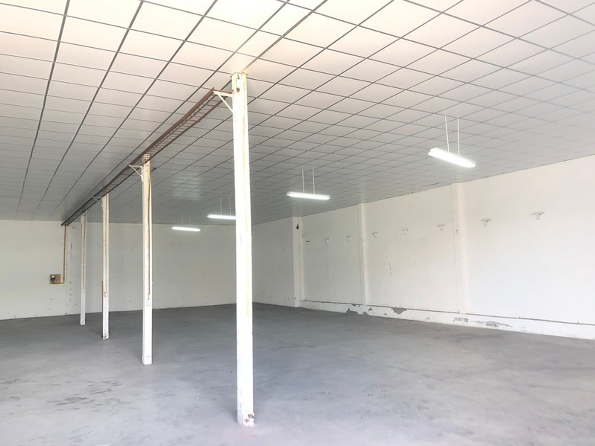 Warehouse for Rent, size 1,142 square meters, Bangna-Trad Road, Km. 42 Warehouse for Rent, size 1,142 square meters, Bangna-Trad Road, Km. 42