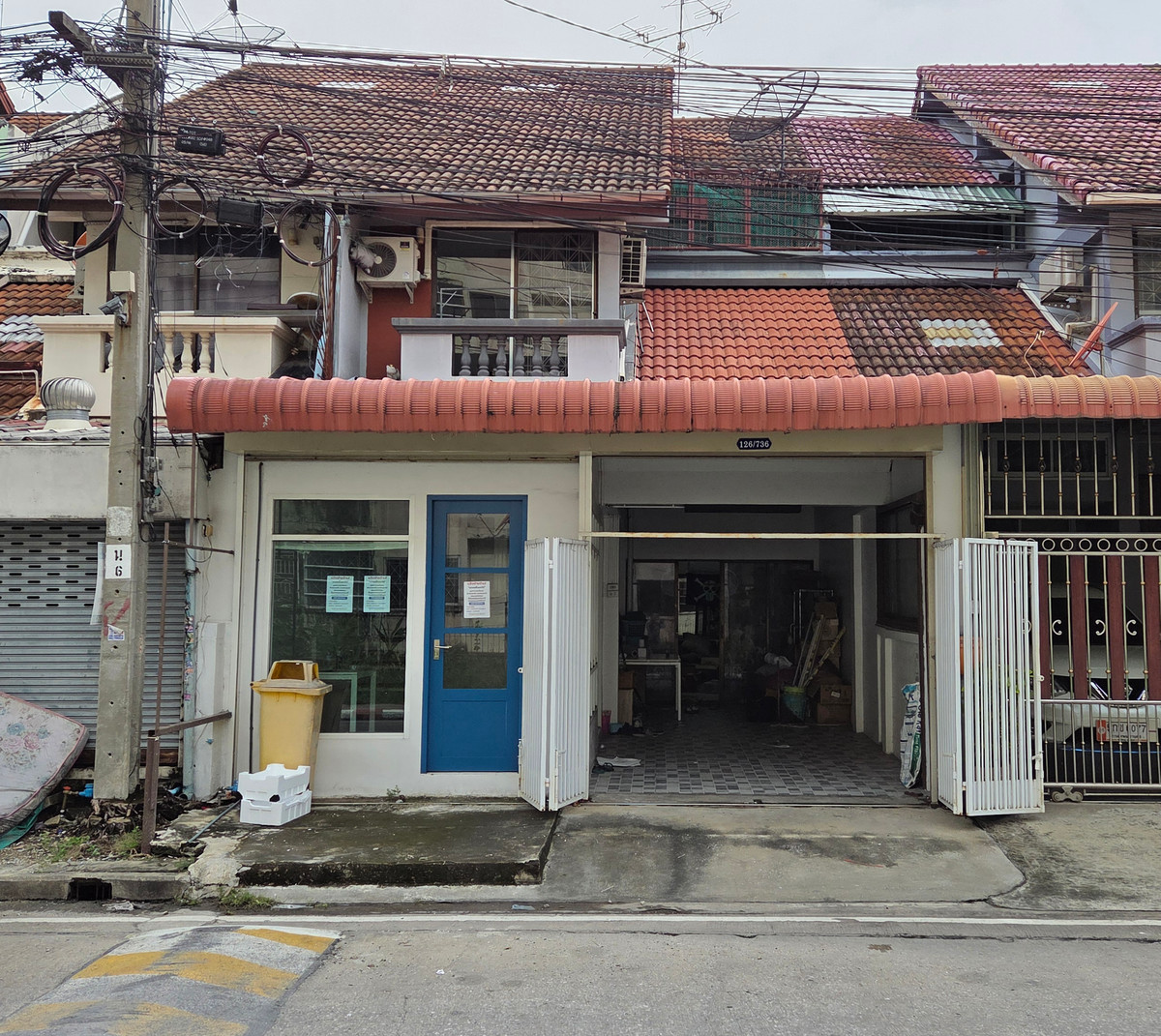 For sale 🏠 3-story townhouse, Pak Kret Intersection Housing Estate. (Nonthaburi Community Housing 1) Great price, 3.5 million. Added and ready to move in. Or you can open a shop/open an office. kind neighbor