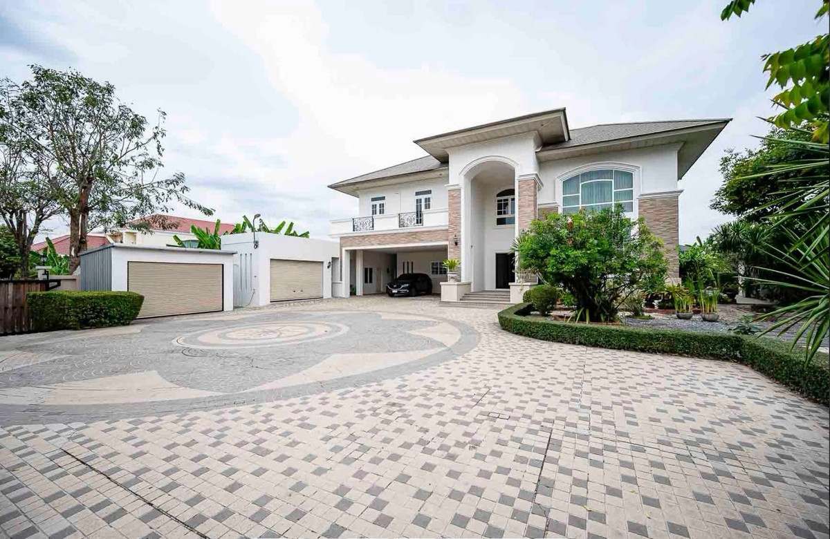 🏡 Luxury Residence – โครงการคฤหาสน์ ทายาทบ้านเดี่ยวสุดหรูในโครงการระดับพรีเมียม ที่ออกแบบอย่างพิถีพิถันในทุกมิติของการใช้ชีวิตมอบความสงบและความเป็นส่วนตัวสูงสุด ท่ามกลางธรรมชาติและสิ่งอำนวยความสะดวกครบครัน 🏡 Luxury Residence – โครงการคฤหาสน์ ทายาทบ้านเดี่ยวสุดหรูในโครงการระดับพรีเมียม ที่ออกแบบอย่างพิถีพิถันในทุกมิติของการใช้ชีวิตมอบความสงบและความเป็นส่วนตัวสูงสุด ท่ามกลางธรรมชาติและสิ่งอำนวยความสะดวกครบครัน
