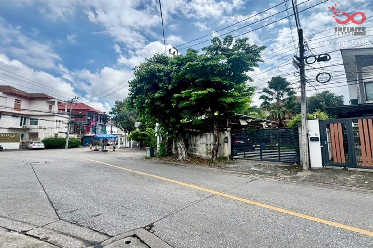 2-story detached house for sale, 117 square meters, Soi Ramintra 5, Phahonyothin 48, good location, Main Road. 2-story detached house for sale, 117 square meters, Soi Ramintra 5, Phahonyothin 48, good location, Main Road.