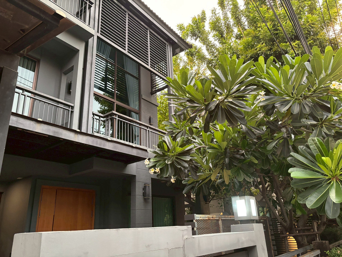 📌 Urgent sale, single house, The Plant Elite Pattanakarn 38, luxury house, 3 floors, 4 bedrooms, 5 bathrooms, parking for 2 cars, 259 sq m, land 56.7 sq m, price 18 mb, best price!!! ☎️0887532858 Prai