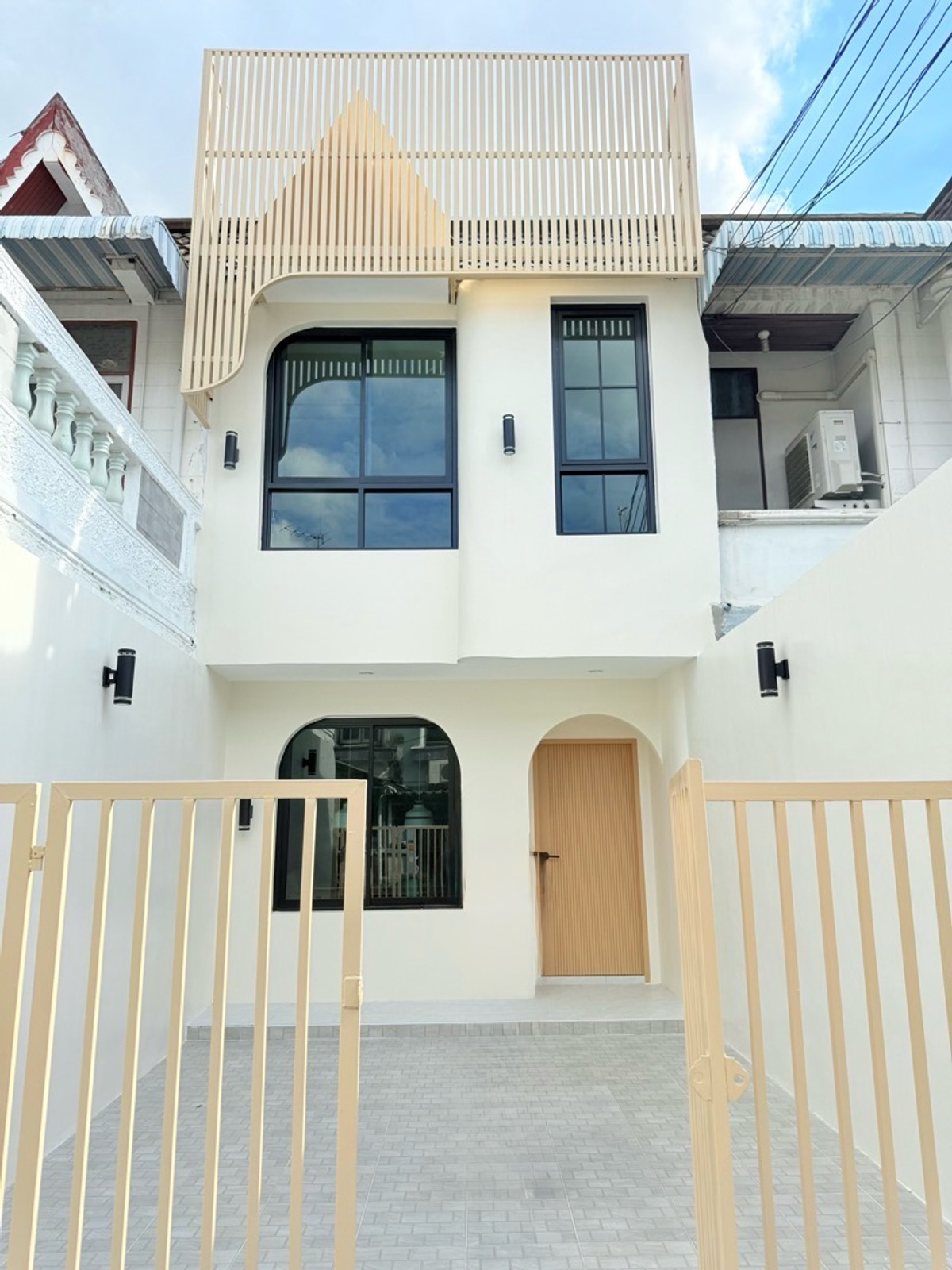 🏡Beautiful renovated townhouse, Lat Phrao 101, near MRT, fully furnished, ready to move in, special price.