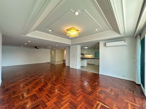 📢Condo for rent in Phrom Phong area, newly renovated, wide space, large balcony, open view, no buildings blocking it, in the heart of Emdistrict, near BTS Phrom Phong.