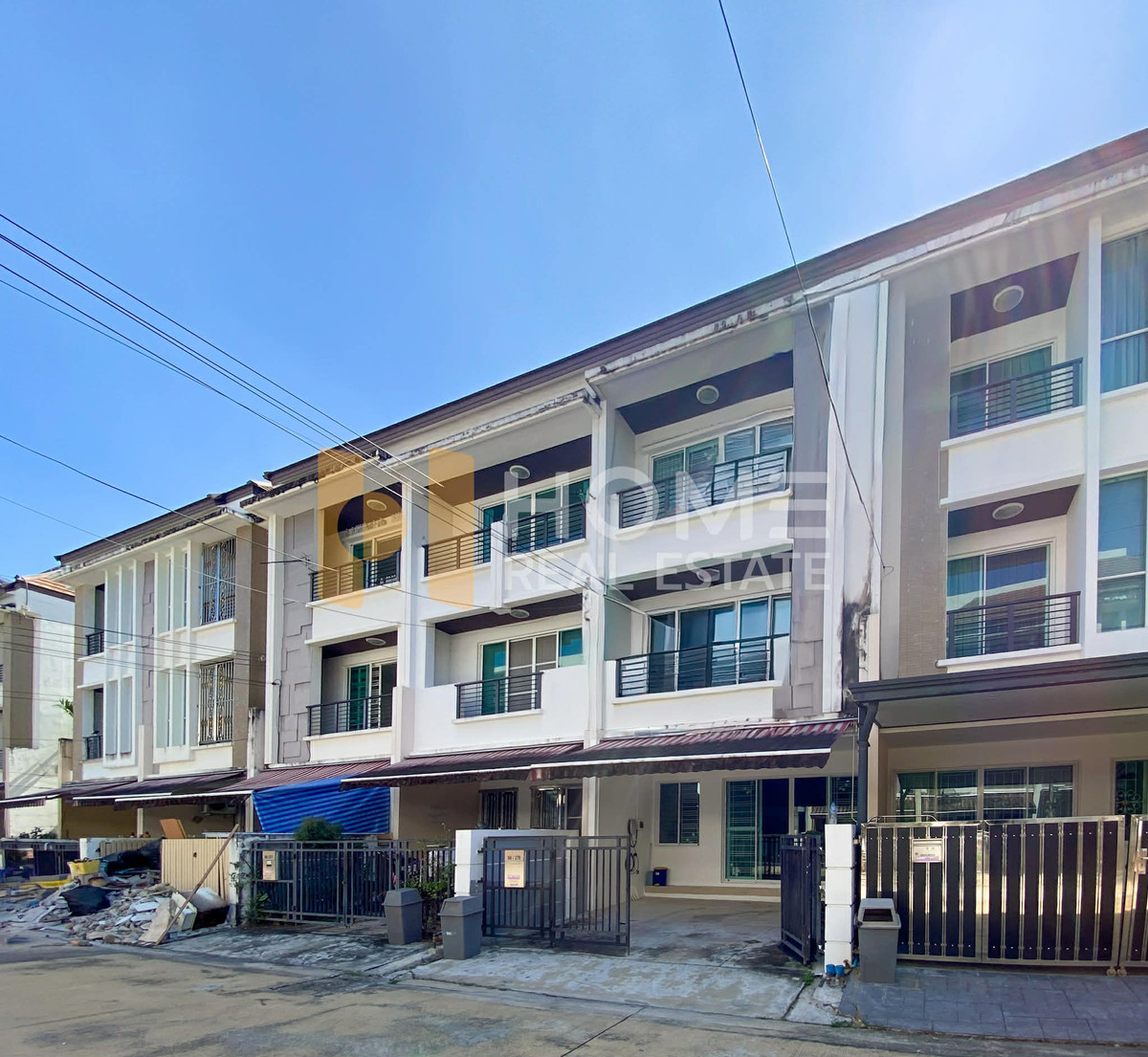 Baan Klang Muang Essence Sathorn - Taksin 2 / 3 Bedrooms (FOR SALE) BALL019