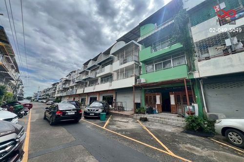 Commercial building for sale, 3.5 floors, 16 sq m, Soi Ramkhamhaeng 104, Saphan Sung.