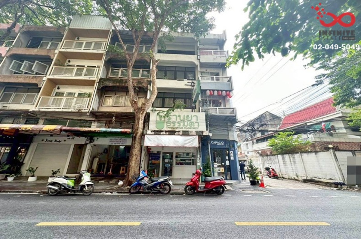 Commercial building for sale, 4.5 floors, Vibhavadi Rangsit 3, near BTS–MRT Chatuchak. Commercial building for sale, 4.5 floors, Vibhavadi Rangsit 3, near BTS–MRT Chatuchak.